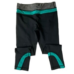 Lululemon Women's Black and Teal Capri Leggings